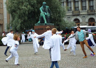 Gulnäbbsintagning