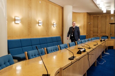 Finn Ola Jølstad i konferensrum