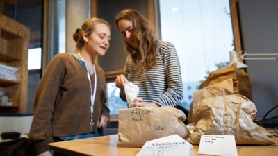 Andrea Topsøe Sloth og Maia Vial, Foto: Tomas Bertelsen