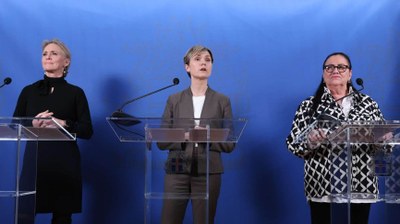 Inga Sæland, med statsminister og utenriksminister,foto: regjeringen Island